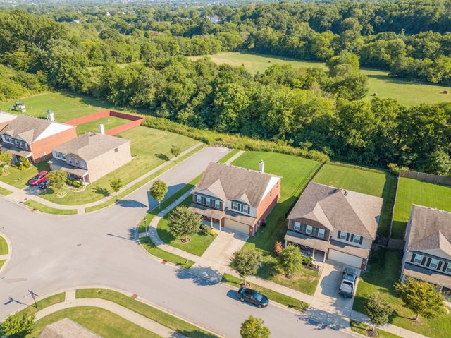 1001 Benwick Rd, Hendersonville, TN 37075