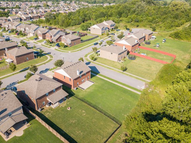 1001 Benwick Rd, Hendersonville, TN 37075