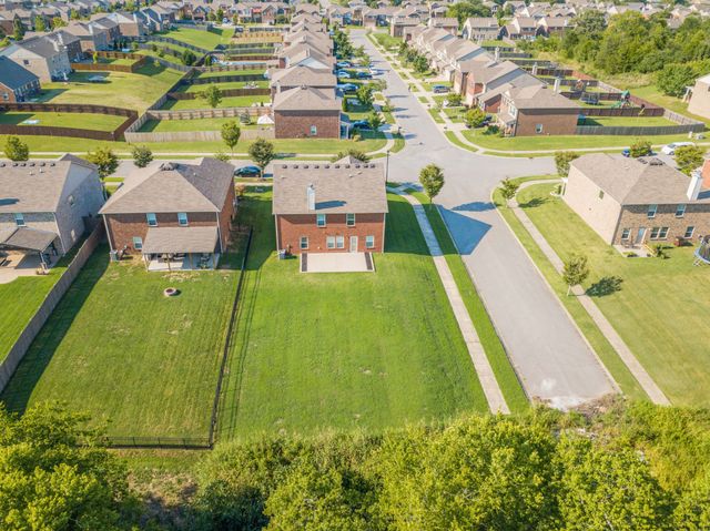1001 Benwick Rd, Hendersonville, TN 37075