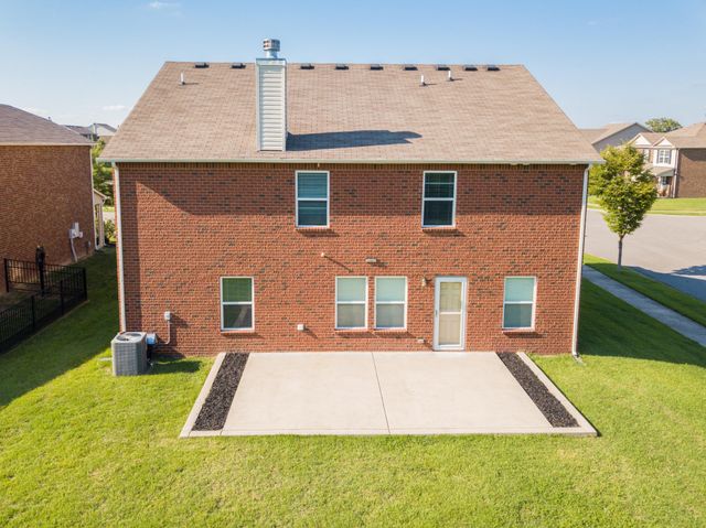 1001 Benwick Rd, Hendersonville, TN 37075