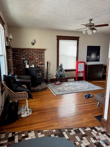 33 Monroe Street, Shelton, CT 06484