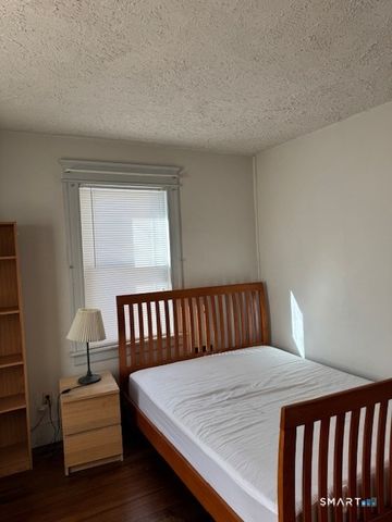 33 Monroe Street, Shelton, CT 06484