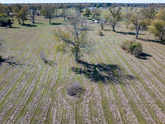 555 County Road 2089, Hardin, TX 77575