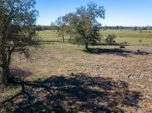 555 County Road 2089, Hardin, TX 77575