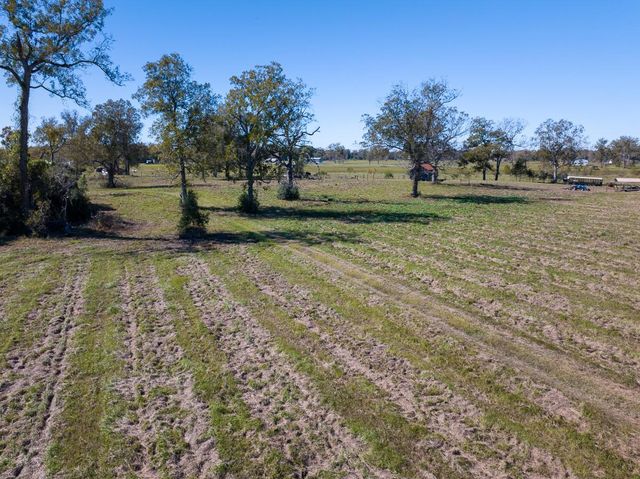 555 County Road 2089, Hardin, TX 77575