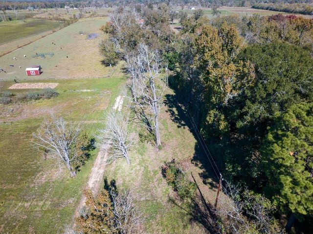 555 County Road 2089, Hardin, TX 77575