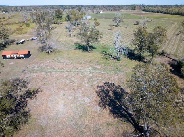 555 County Road 2089, Hardin, TX 77575