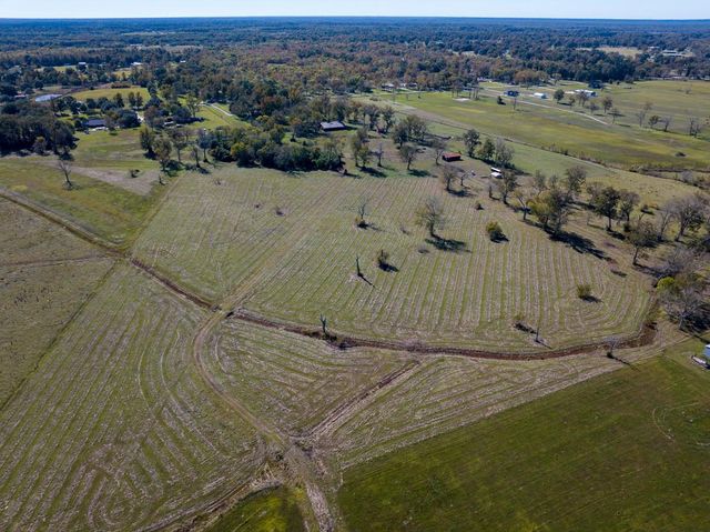 555 County Road 2089, Hardin, TX 77575