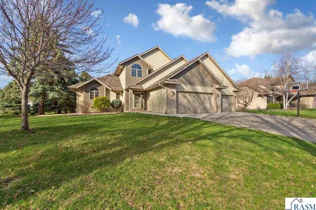 1526 Castle Drive, North Mankato, MN 56003