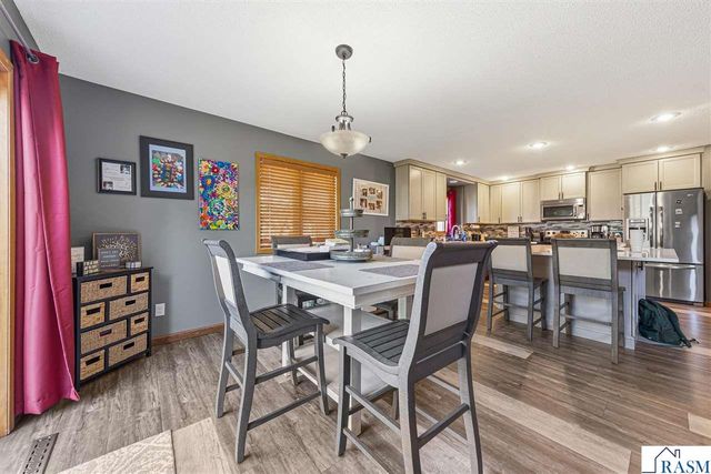 1526 Castle Drive, North Mankato, MN 56003