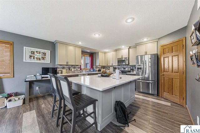 1526 Castle Drive, North Mankato, MN 56003
