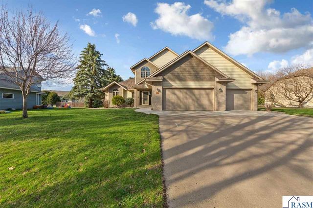 1526 Castle Drive, North Mankato, MN 56003