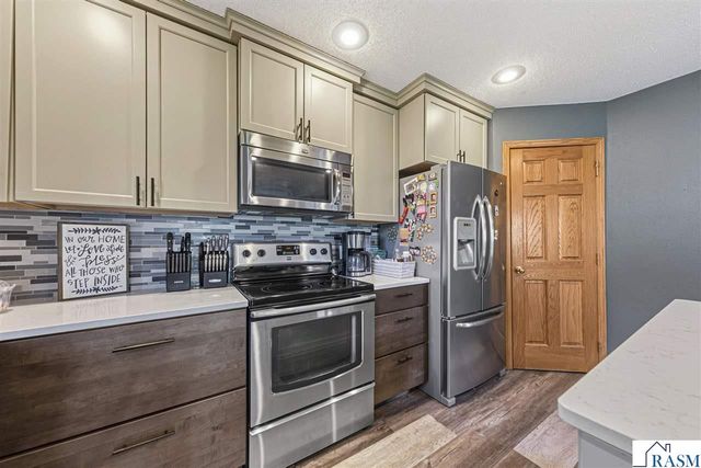 1526 Castle Drive, North Mankato, MN 56003