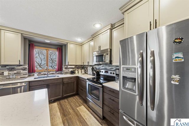 1526 Castle Drive, North Mankato, MN 56003