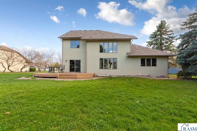 1526 Castle Drive, North Mankato, MN 56003