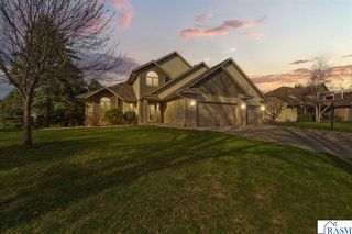 1526 Castle Drive, North Mankato, MN 56003