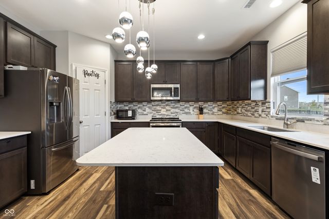 6926 Wheatley Road, Whitestown, IN 46075