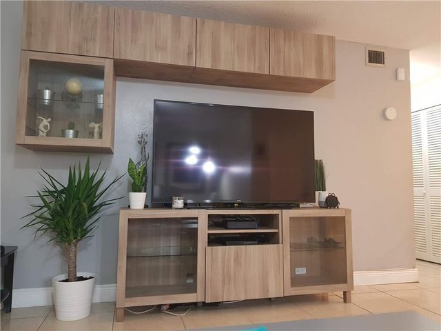 2210 Taylor Street 207, Hollywood, FL 33020