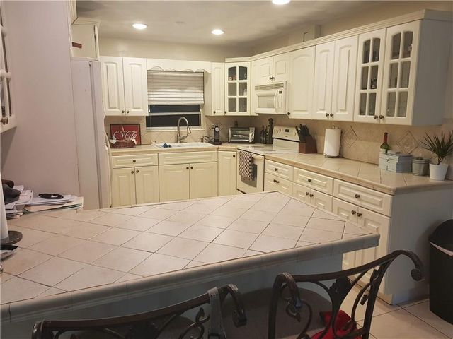 2210 Taylor Street 207, Hollywood, FL 33020