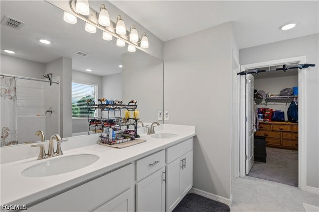 8944 Cascade Price CIR, North Fort Myers, FL 33917
