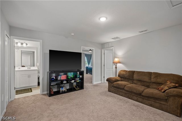 8944 Cascade Price CIR, North Fort Myers, FL 33917