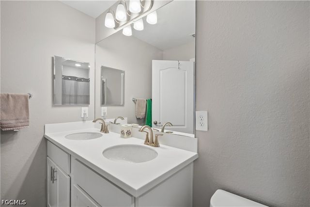 8944 Cascade Price CIR, North Fort Myers, FL 33917