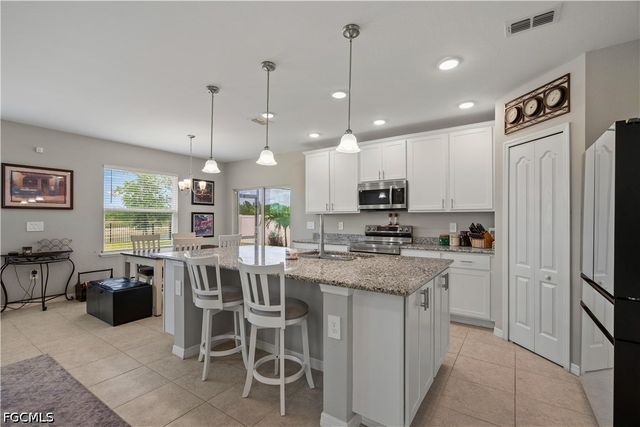 8944 Cascade Price CIR, North Fort Myers, FL 33917