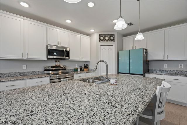 8944 Cascade Price CIR, North Fort Myers, FL 33917