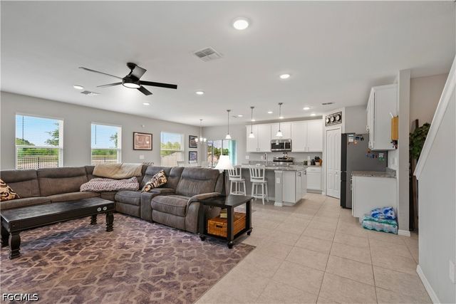 8944 Cascade Price CIR, North Fort Myers, FL 33917