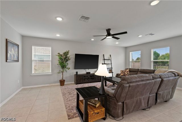 8944 Cascade Price CIR, North Fort Myers, FL 33917