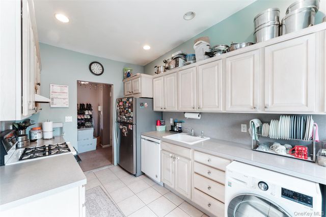 269 N Newbridge Road 2B, Levittown, NY 11756