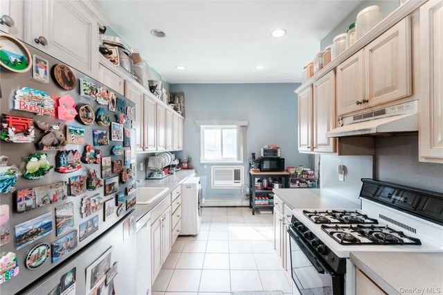 269 N Newbridge Road 2B, Levittown, NY 11756