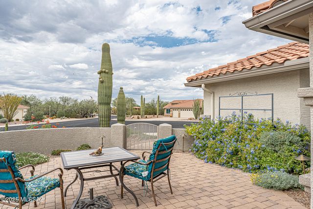 976 N Night Heron Drive, Green Valley, AZ 85614