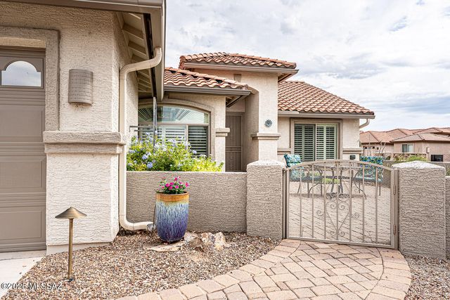 976 N Night Heron Drive, Green Valley, AZ 85614