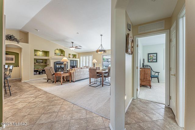 976 N Night Heron Drive, Green Valley, AZ 85614