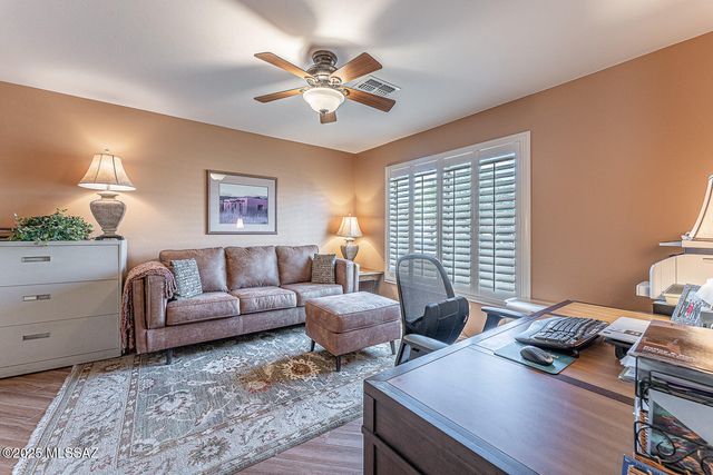 976 N Night Heron Drive, Green Valley, AZ 85614