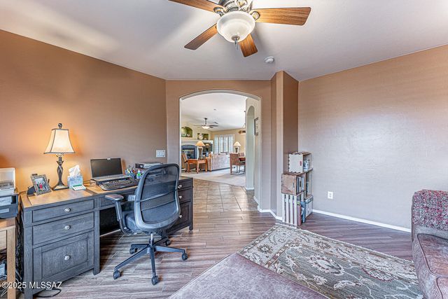 976 N Night Heron Drive, Green Valley, AZ 85614