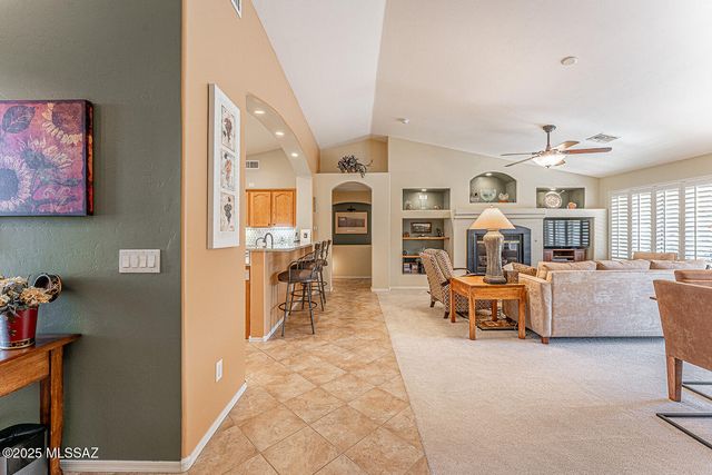 976 N Night Heron Drive, Green Valley, AZ 85614