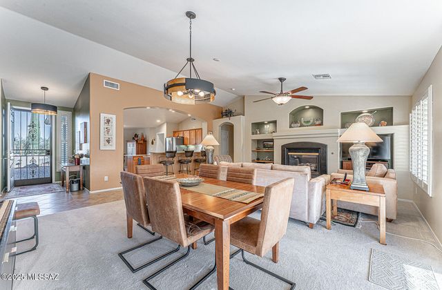 976 N Night Heron Drive, Green Valley, AZ 85614