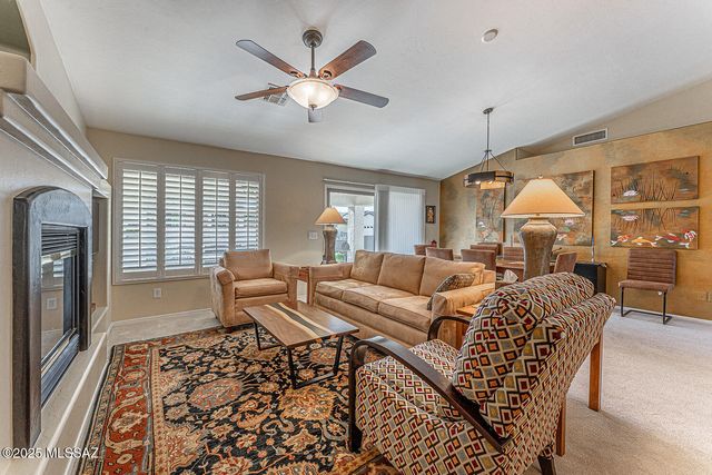 976 N Night Heron Drive, Green Valley, AZ 85614