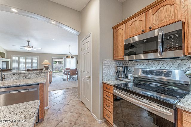 976 N Night Heron Drive, Green Valley, AZ 85614