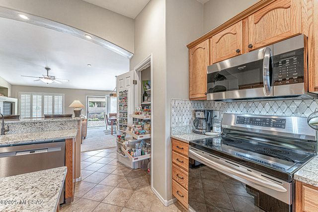 976 N Night Heron Drive, Green Valley, AZ 85614