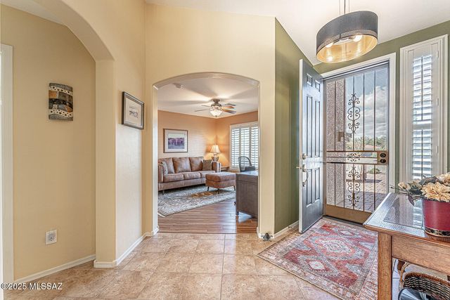 976 N Night Heron Drive, Green Valley, AZ 85614