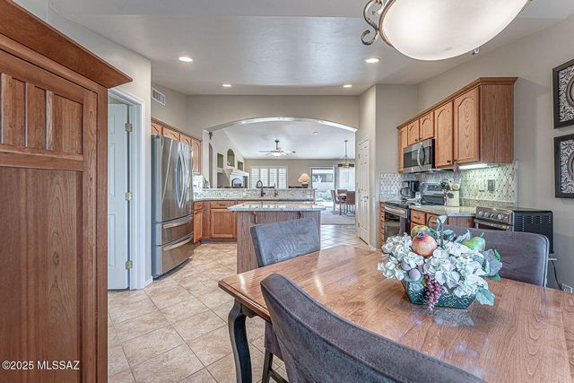 976 N Night Heron Drive, Green Valley, AZ 85614