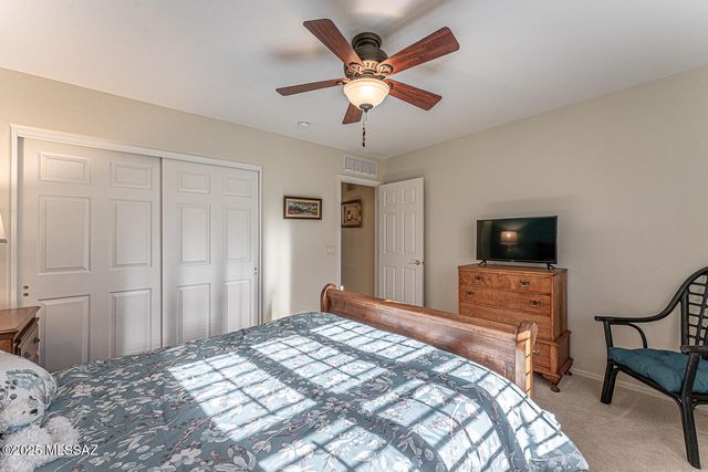 976 N Night Heron Drive, Green Valley, AZ 85614