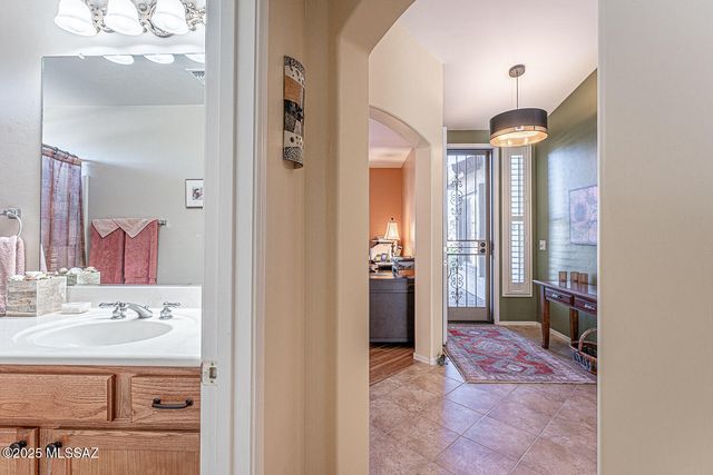 976 N Night Heron Drive, Green Valley, AZ 85614