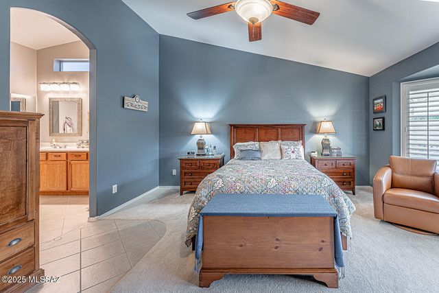 976 N Night Heron Drive, Green Valley, AZ 85614