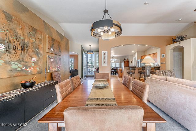 976 N Night Heron Drive, Green Valley, AZ 85614