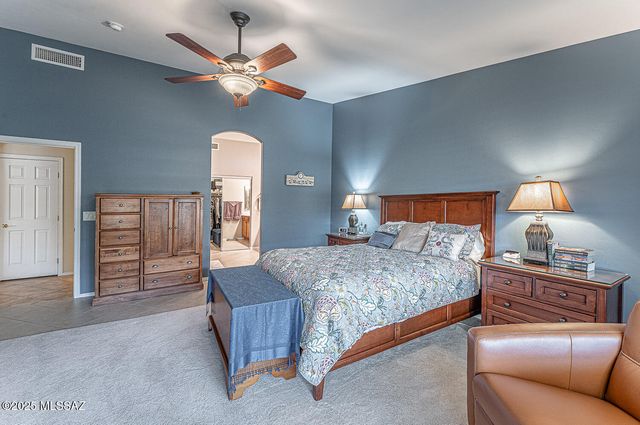 976 N Night Heron Drive, Green Valley, AZ 85614