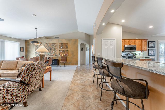 976 N Night Heron Drive, Green Valley, AZ 85614